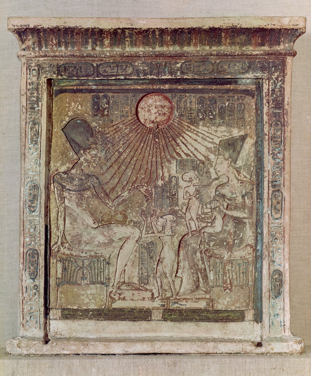 Stela, amely az Atont ábrázolja, aki életet és jólétet adott IV. Amenophisnak (Akhenaton) (i.e. 1352-1336), feleségének, Nefertitinek és három lányuknak Tell el-Amarnából, az Újbirodalomból, ie 1353-1337 körül (lim) alkotó: Egyptian 18th Dynasty