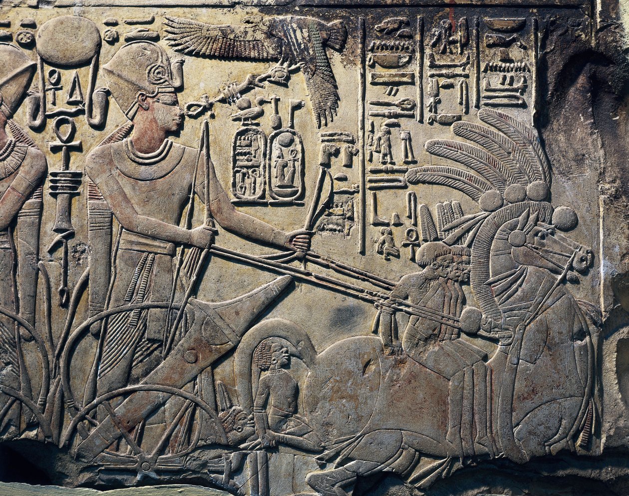 Amenhotep III sztéléje, amelyen a fáraó látható, amint szekeret vezet. 1391-1353 ie. Kőszobor. Kairó, Egyiptomi Múzeum, Kairó. Qinából, Dayr al-Bahriból. Théba. alkotó: Egyptian 18th Dynasty