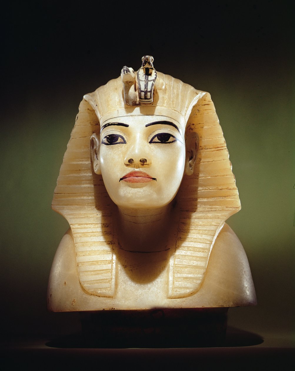 Dugó az egyik baldachinos urnából, Tutanhamon sírjából, Új Királyságból (alabástrom) (lásd még: 149422) alkotó: Egyptian 18th Dynasty