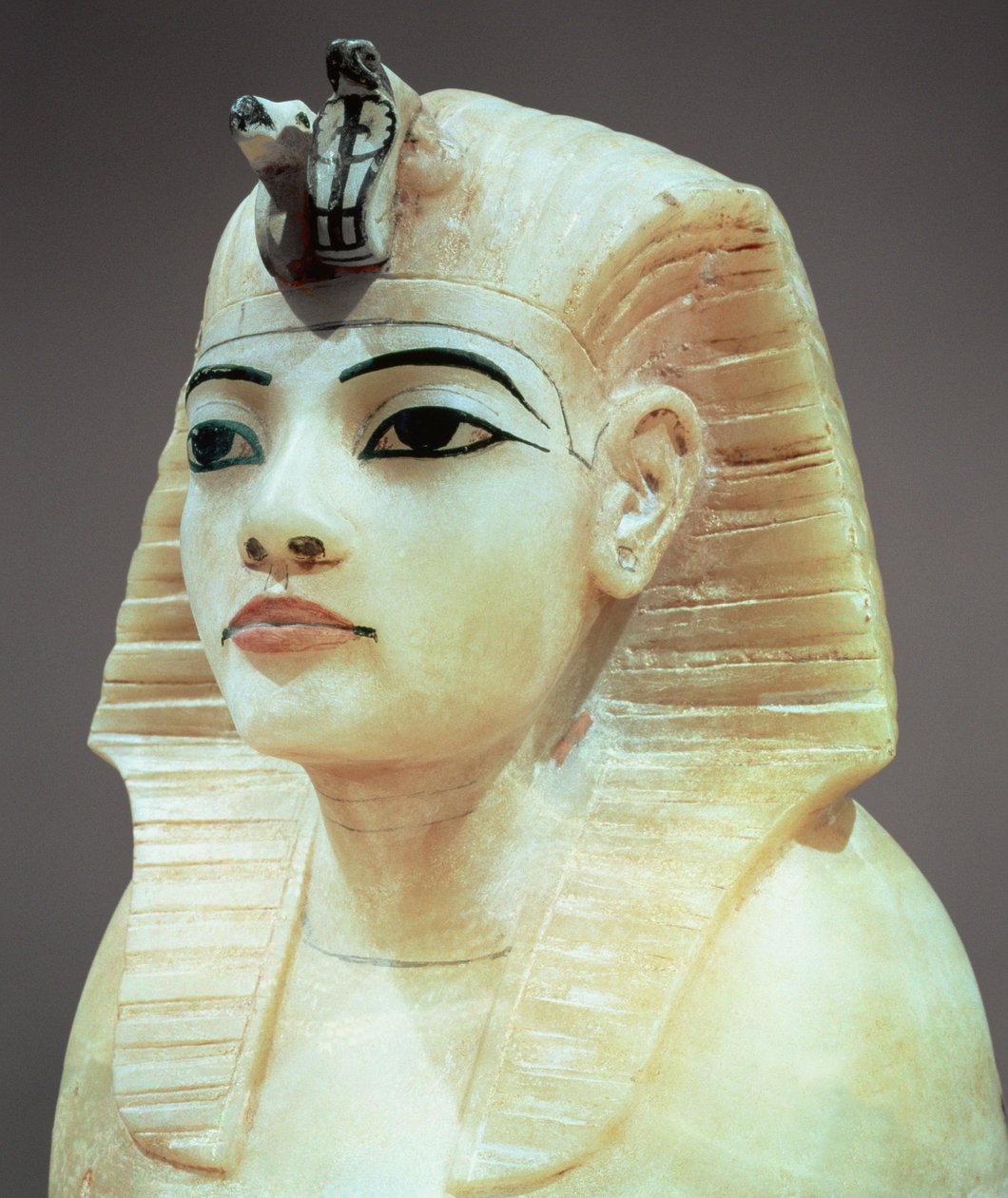 Dugó az egyik baldachinos urnáról, Tutanhamon sírjából (Kr. e. 1370-52) Újbirodalom (alabástrom) (lásd még: 391018) alkotó: Egyptian 18th Dynasty