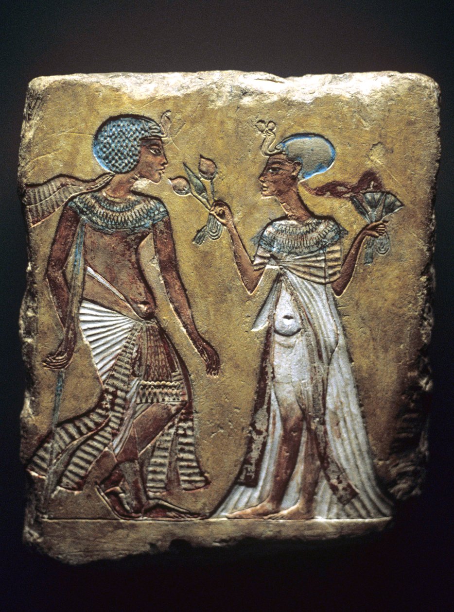 Séta a kertben, dombormű Tutanhamont és feleségét, Ankhesenamunt, Újbirodalom, ie 1330 körül (festett mészkő) alkotó: Egyptian 18th Dynasty