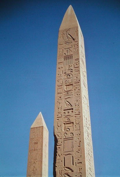 I. Tuthmosis (Kr. e. 1504-1492) és Hatsepszut (Kr. e. 1473-1458) obeliszkjei Amun Nagy Templomában, Új Királyság alkotó: Egyptian 18th Dynasty