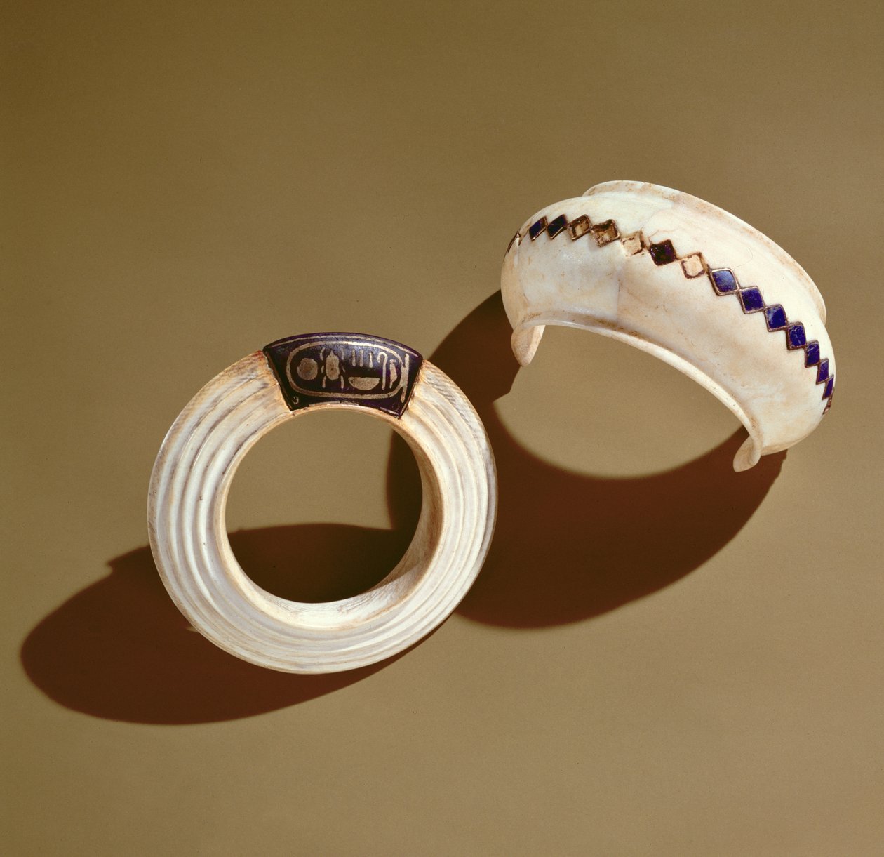 Két karkötő Tutanhamon sírjából, Új Királyságból alkotó: Egyptian 18th Dynasty