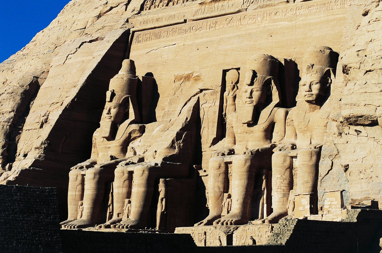 Ramesses II. templomának kolosszális szobrai, Abu Szimbel, Egyiptom, Újbirodalom, XIX. dinasztia alkotó: Egyptian 19th Dynasty