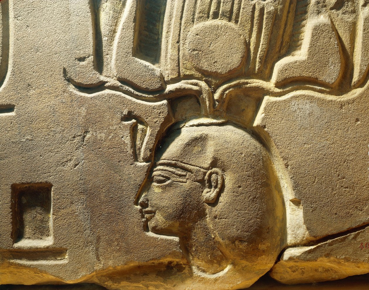 Egyiptom, Luxor, ókori Théba, Assasif-völgy, II. Ramszeszt ábrázoló domborműtöredék és kartusok alkotó: Egyptian 19th Dynasty