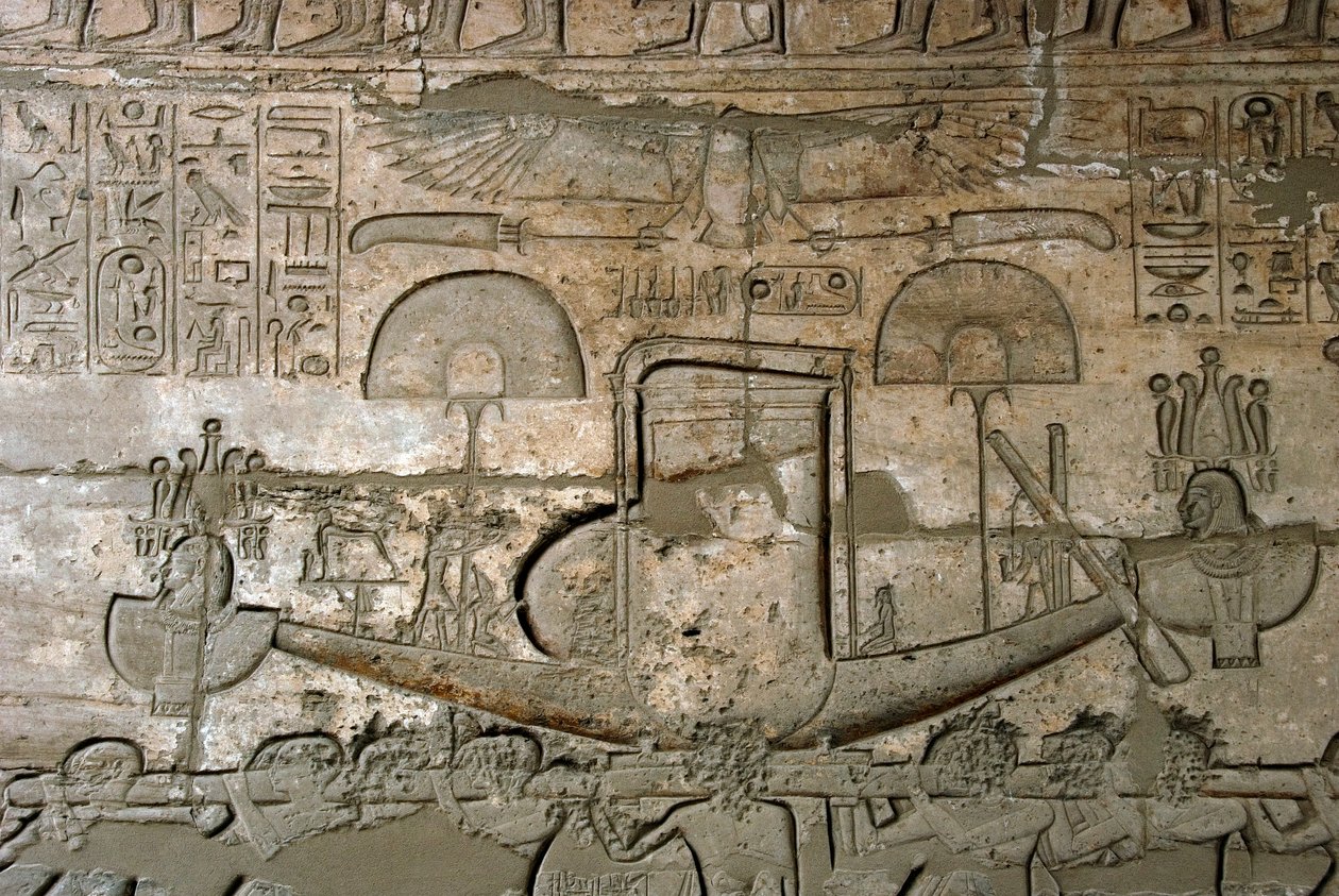 Egyiptomi ókor: a szent csónak felvonulását ábrázoló domborművek, II. Ramszesz fáraónak (Kr.e. 1279-1213) szentelt Emléktemplom, a Ramasseum helyszíne (Ramesseum) Luxorban, Egyiptomban. alkotó: Egyptian 19th Dynasty