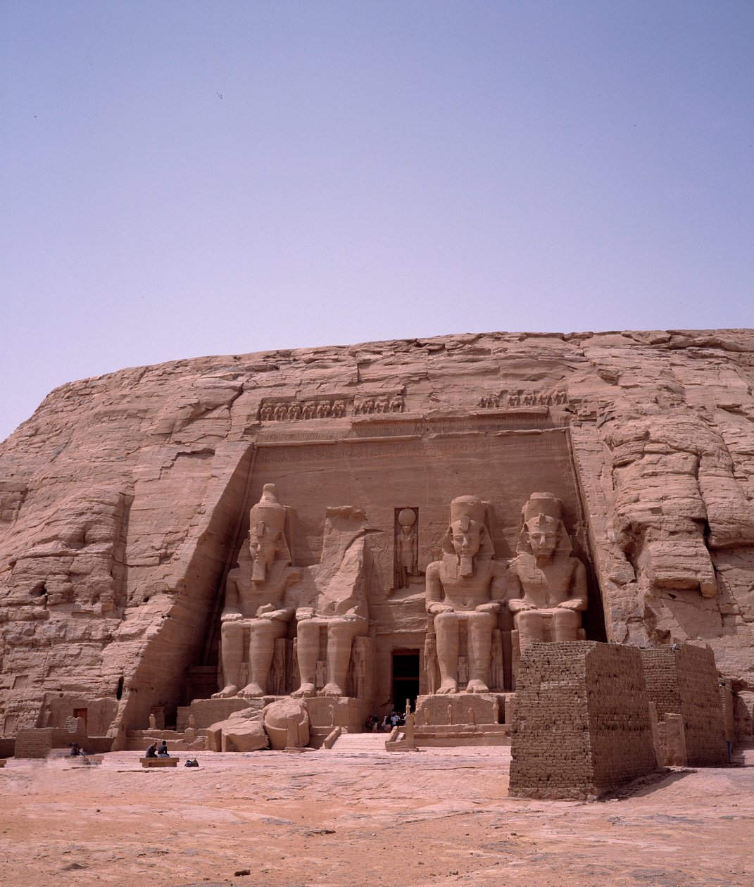 Egyiptomi antikvitás: Ramszesz-templom kolosszusa II. Kr.e. 1271-1256. Abu Simbel (Abu simbel), Asszuán, Egyiptom alkotó: Egyptian 19th Dynasty