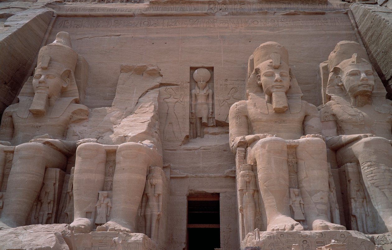 Egyiptomi ókor: Ramszesz templomának kolosszusa II. Kr.e. 1271-1256. Abu Simbel (Abu Simbel), Asszuán, Egyiptom alkotó: Egyptian 19th Dynasty