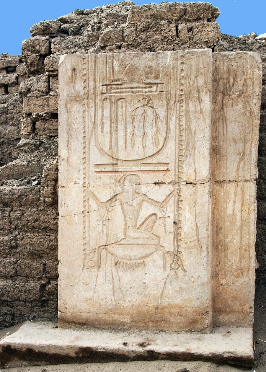 Egyiptomi ókor: II. Ramszesz (Kr. e. 1279-1213) fáraó hosszú életű fogadalmával sztéléje, neki szentelt temetkezési templom, Ramasseum helyszíne Luxorban, Egyiptomban. alkotó: Egyptian 19th Dynasty