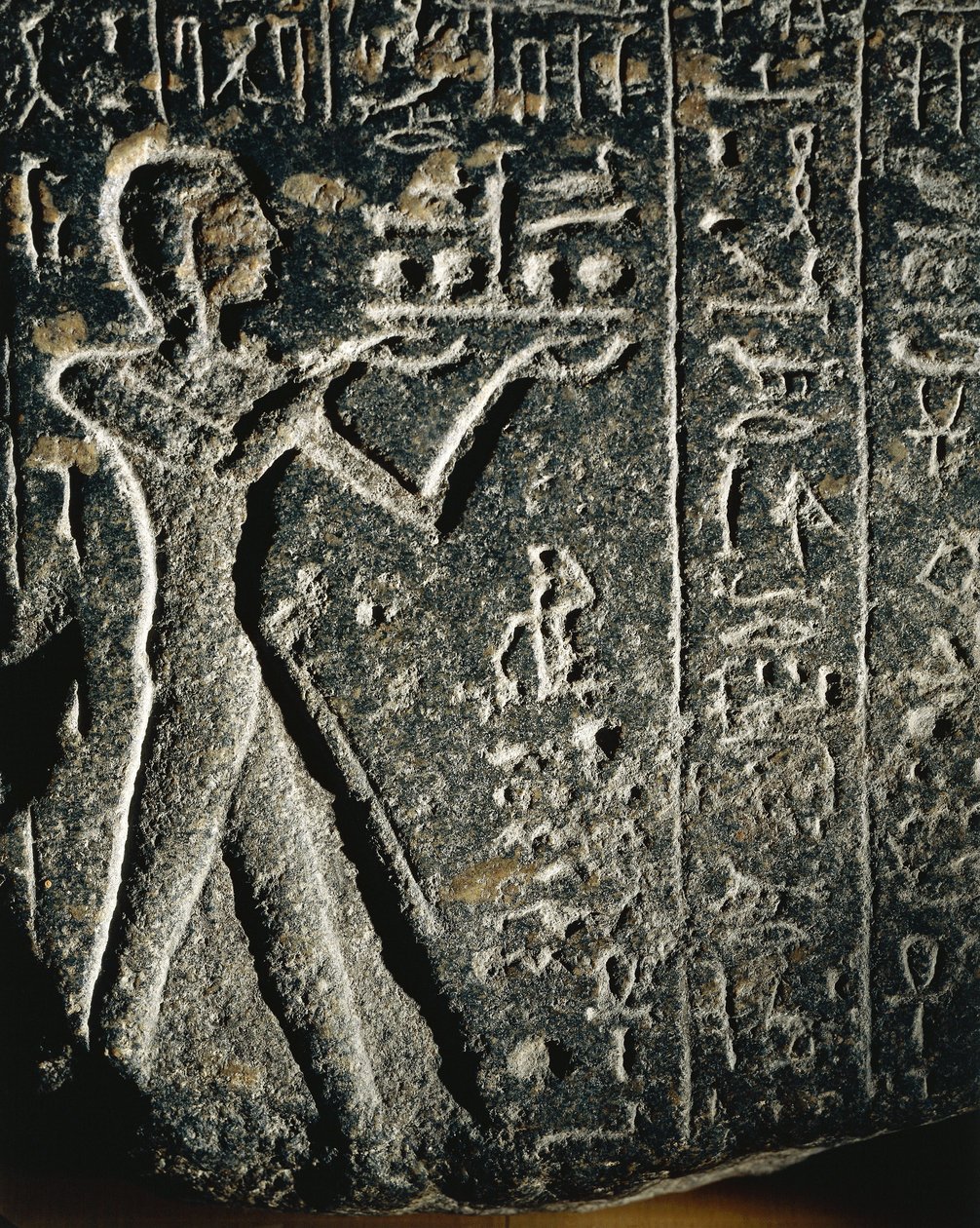 Merneptah herceget ábrázoló gránitszobor, Ptah istennek szentelve. alkotó: Egyptian 19th Dynasty