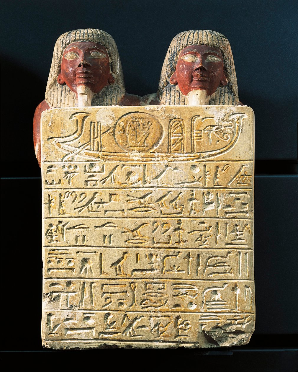 Dydy és fia, Pendua, ácsmesterek mészkőből készült sztéléje, melyen Ré napistennek hódolnak, Deir el-Medinából. alkotó: Egyptian 19th Dynasty