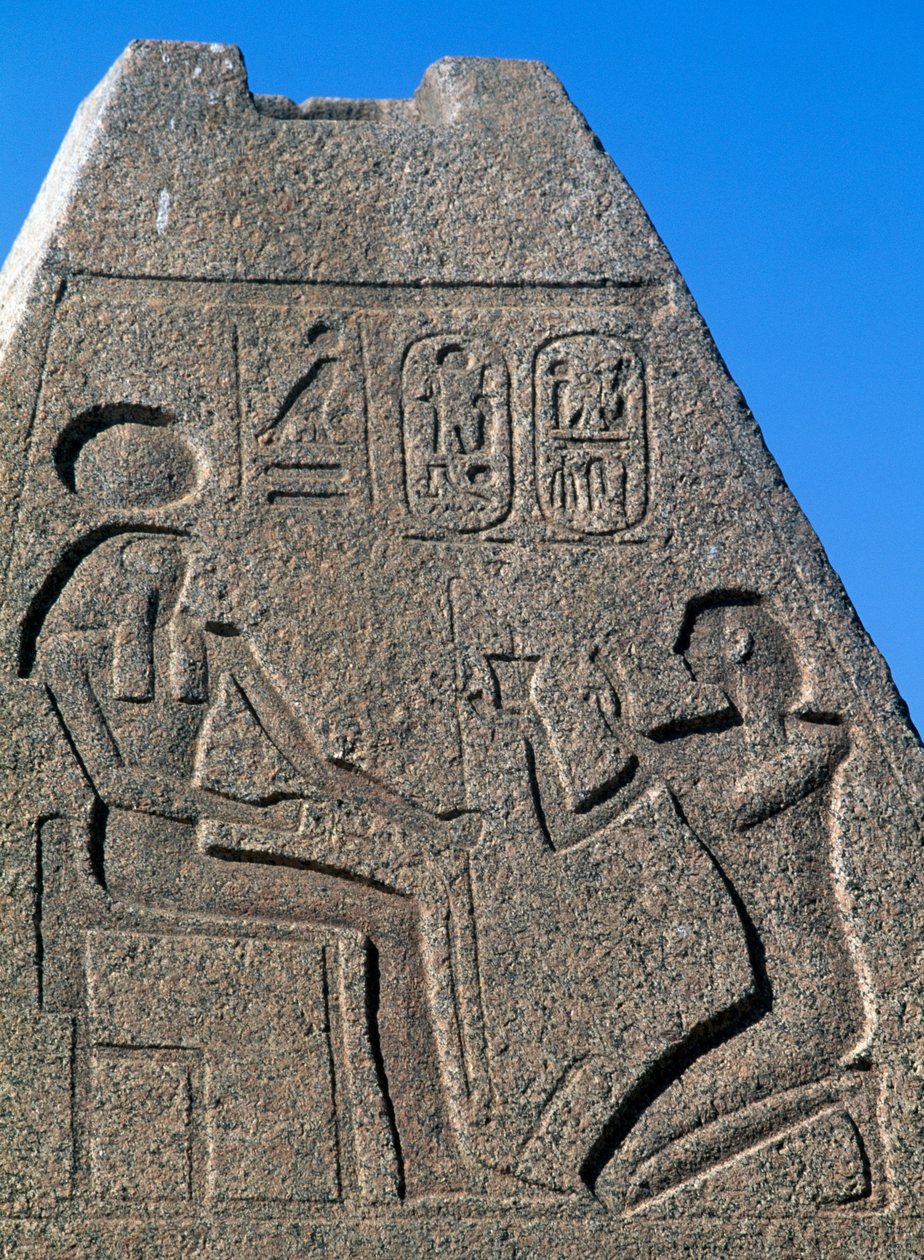 Obeliszk II. Ramszesz domborműveivel és felirataival, Amun Nagy Temploma, Tanisz, Egyiptom, Egyiptomi civilizáció, Újbirodalom, XIX. dinasztia alkotó: Egyptian 19th Dynasty