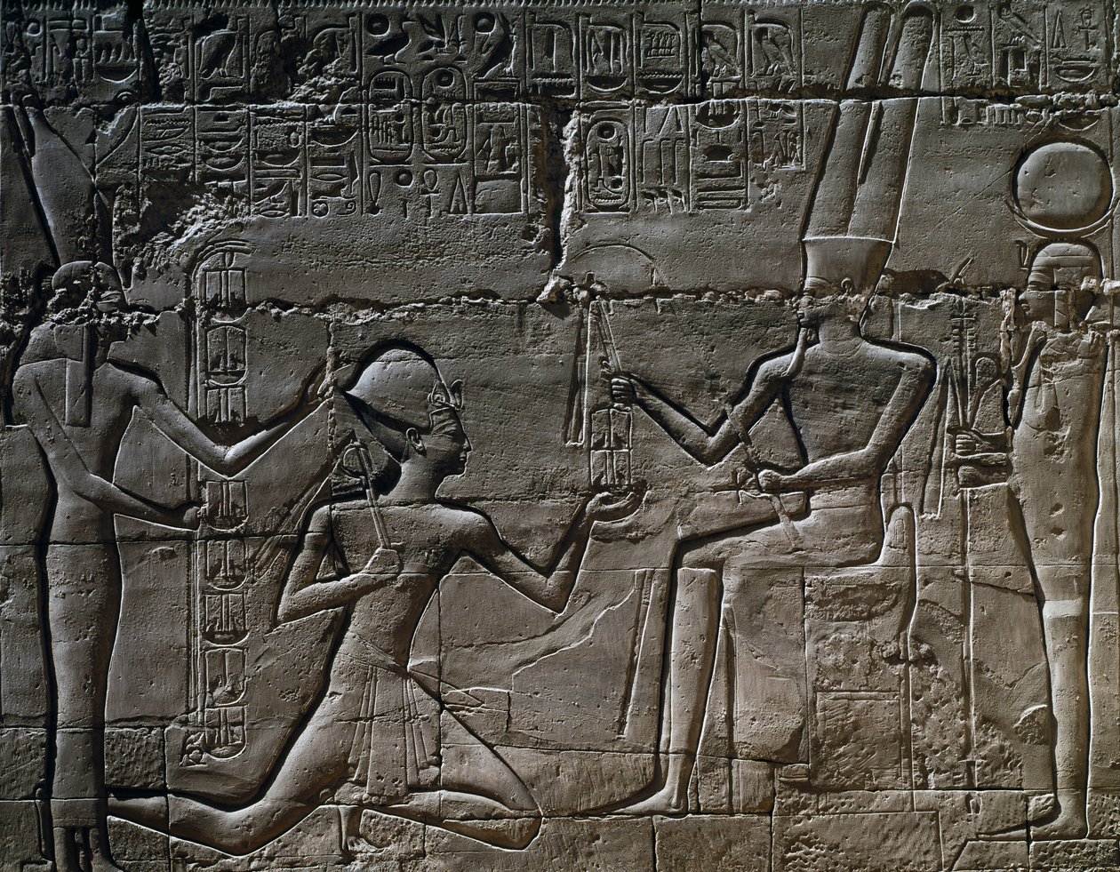 II. Ramesszé az Amun-Ra előtt, dombormű, Nagy Hiposztílus-terem, Amun-templom, Karnaki templomkomplexum (Unesco Világörökségi Listája) alkotó: Egyptian 19th Dynasty