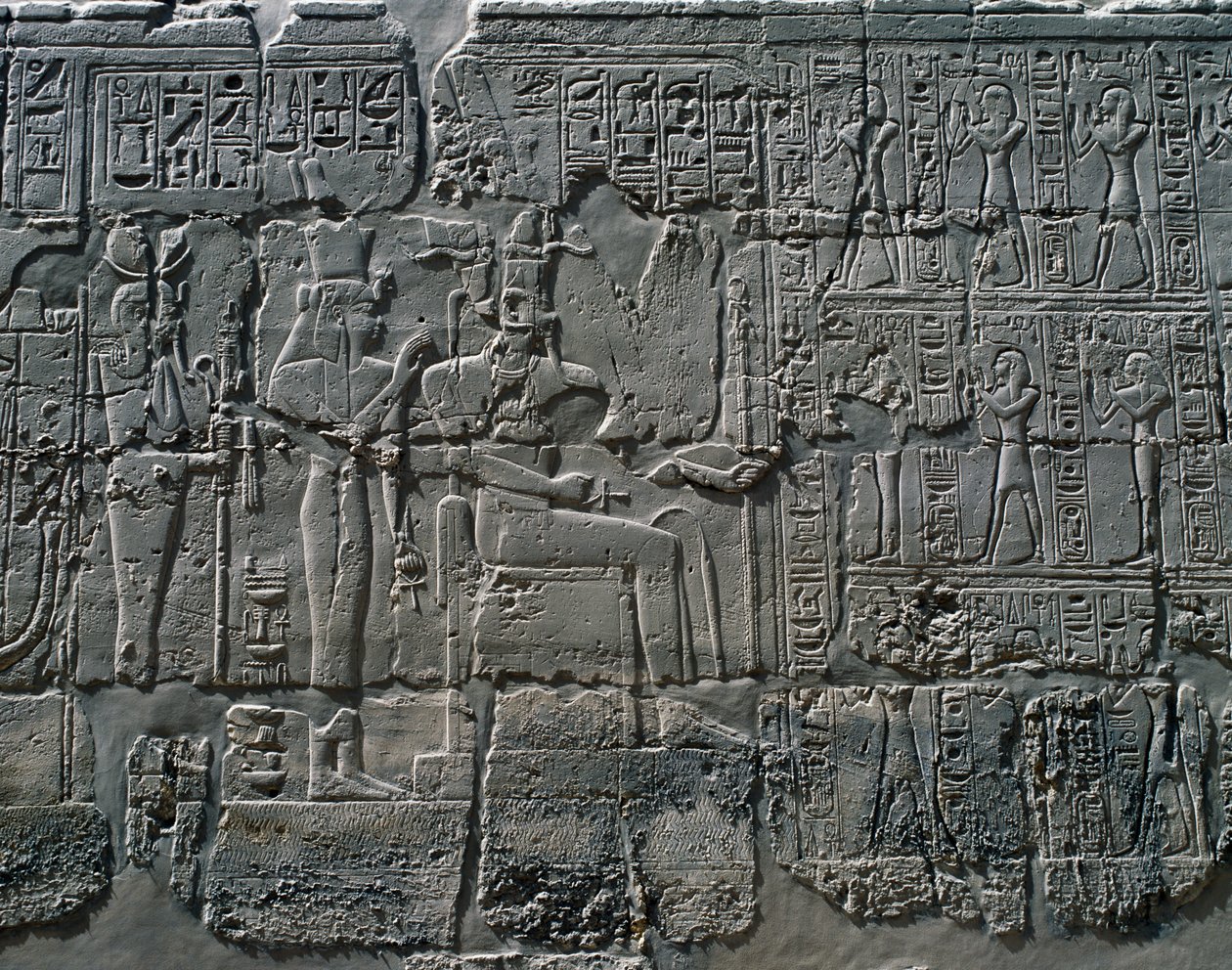 Jelenetek az isteneknek való felajánlásokról, dombormű, a Nagy Hiposztílus-terem belső falai, karnaki templomkomplexum (Unesco Világörökségi Listája). alkotó: Egyptian 19th Dynasty