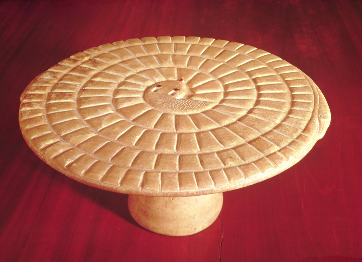 A mehen játékhoz használt kígyó alakú játéktábla, Thinite Period (alabástrom) alkotó: Egyptian 1st Dynasty