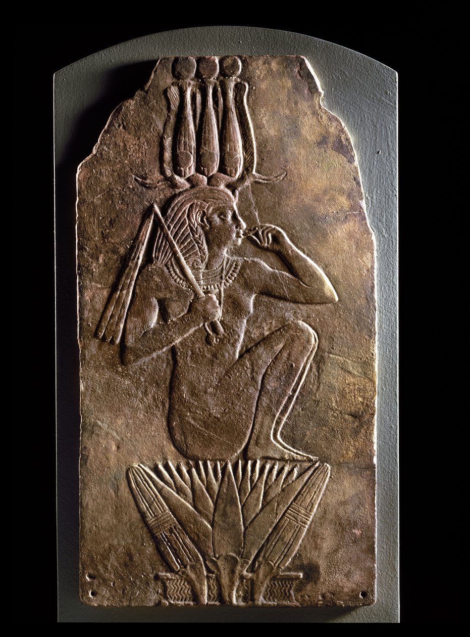 Iuput II, mint lótuszvirágból (fajansz) előbukkanó gyermekisten emléktáblája alkotó: Egyptian 23rd Dynasty