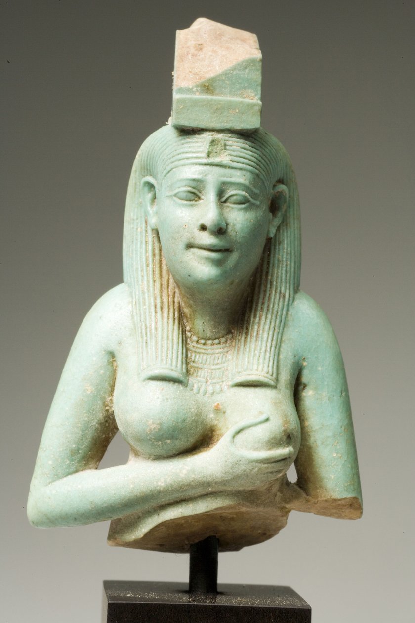 Ízisz töredéke, késő dinasztikus korszak (fajansz) (lásd még: 270351) alkotó: Egyptian 26th Dynasty