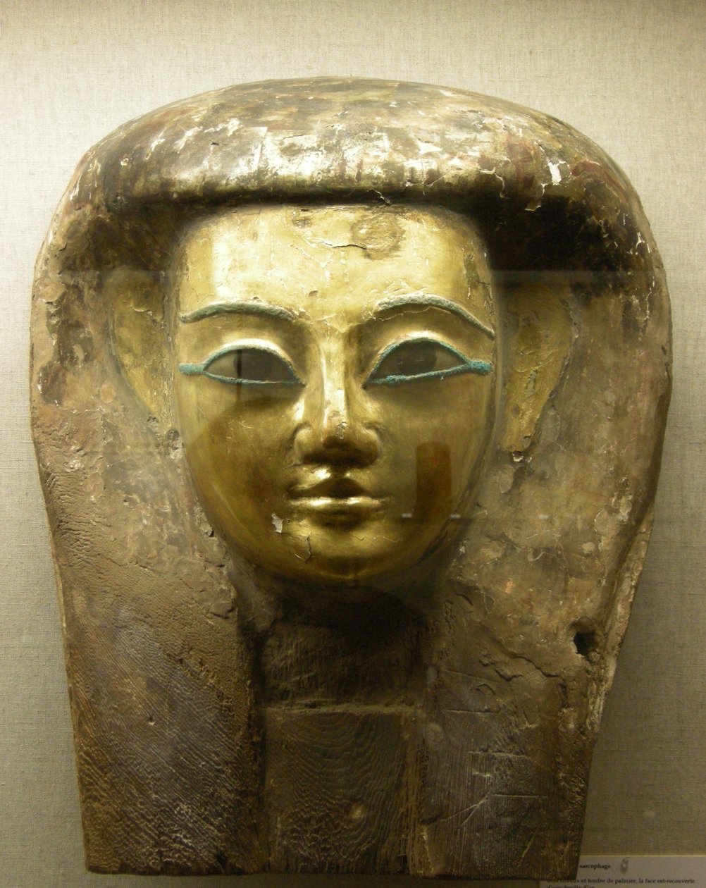 Fej egy szarkofágról, Sait Period (pálmafa aranylevéllel) alkotó: Egyptian 26th Dynasty