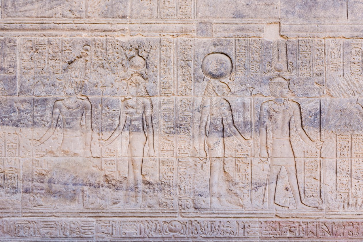 Domborművek a Philae templomban, Asszuán, Egyiptom alkotó: Egyptian 30th Dynasty