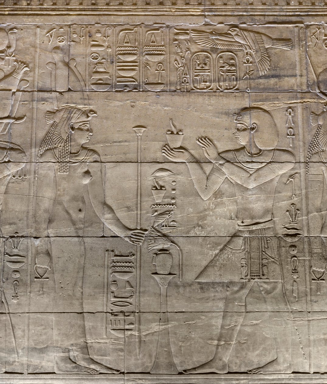 Domborművek a belső szentélyben, Philae templom, Asszuán, Egyiptom alkotó: Egyptian 30th Dynasty