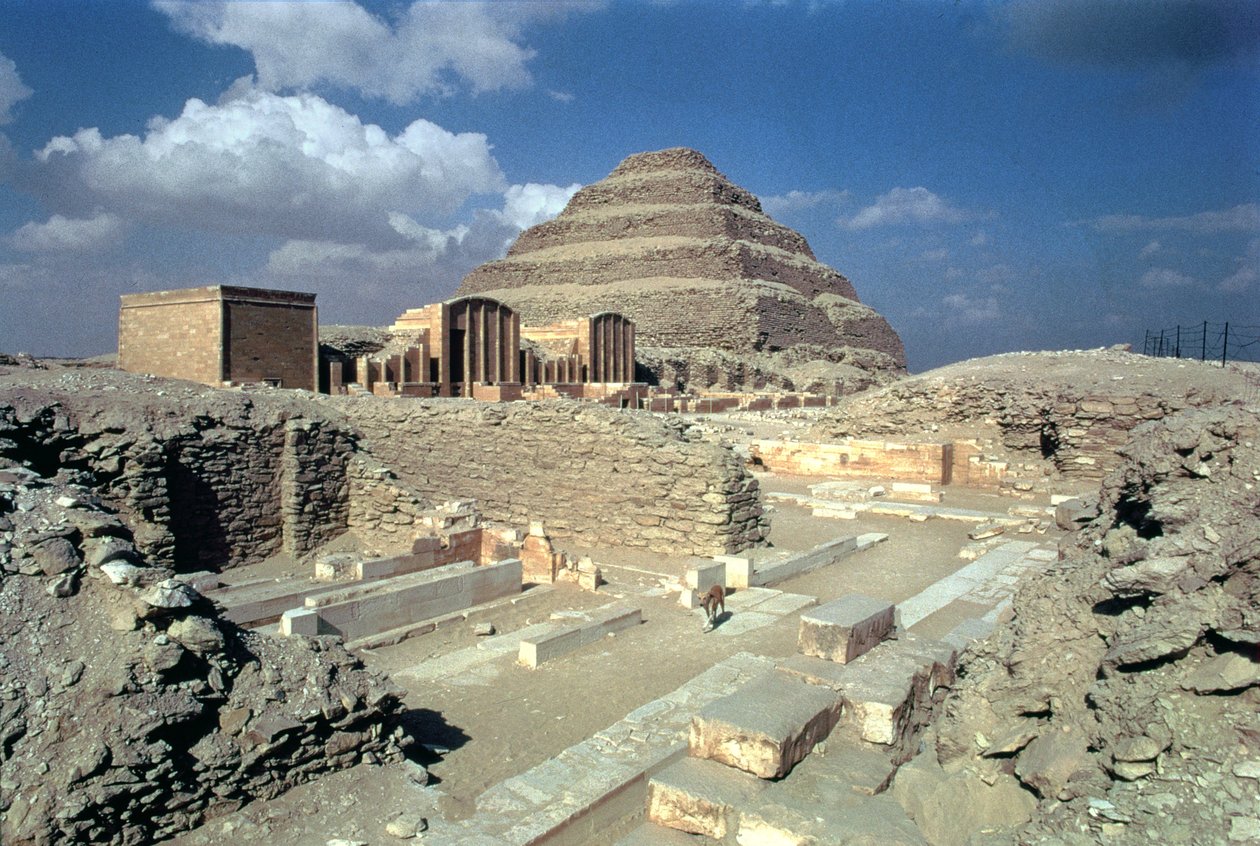 Dzsoser komplexuma, beleértve a lépcsős piramist és a zárt bejáratot, egyiptomi, óbirodalom alkotó: Egyptian 3rd Dynasty