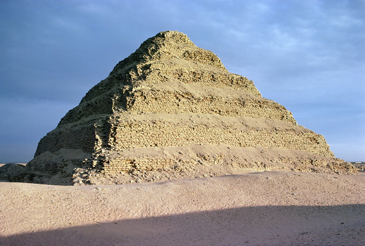 Dzsoser király lépcsős piramisa (i. e. 2667-2648) Óbirodalom alkotó: Egyptian 3rd Dynasty