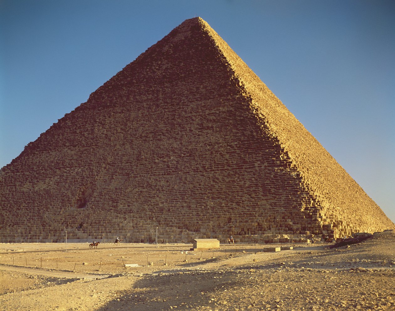 Khufu nagy piramisa (Kr. e. 2551-2528) Óbirodalom alkotó: Egyptian 4th Dynasty
