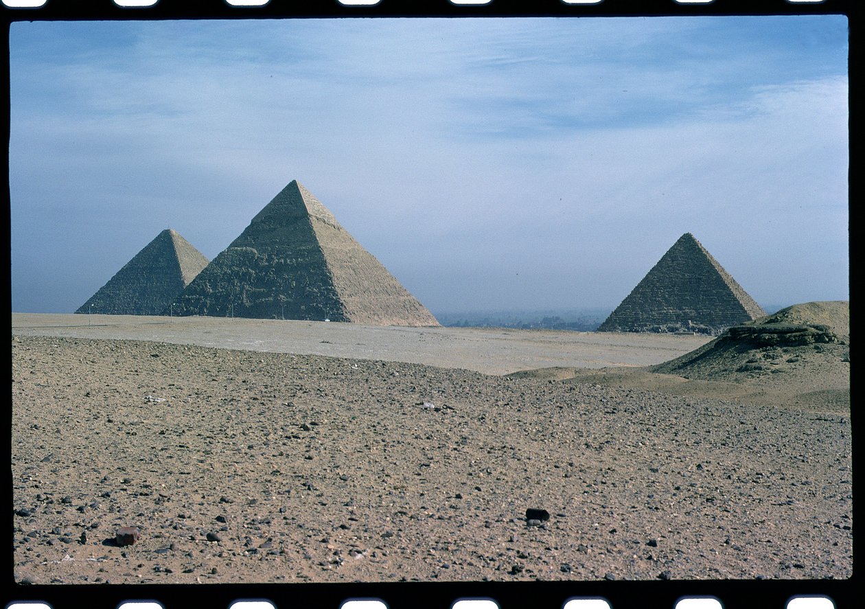 Kilátás a Khufu, Khafre és Menkaure piramisaira, Régi Királyság alkotó: Egyptian 4th Dynasty