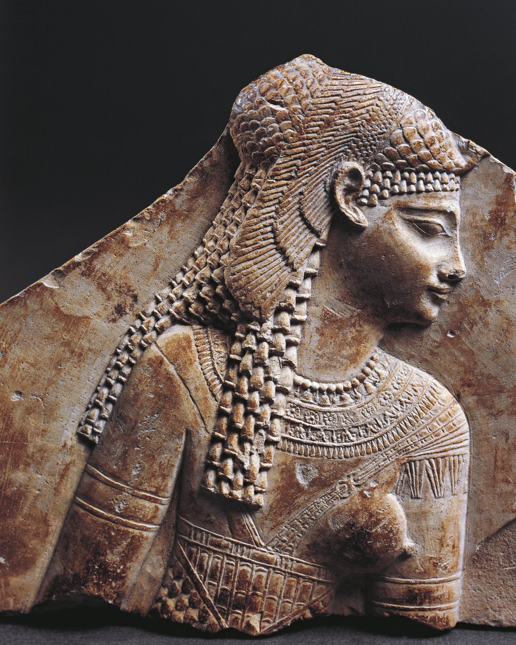 Kleopátrát ábrázoló bas domborműtöredék alkotó: Egyptian Ptolemaic Period