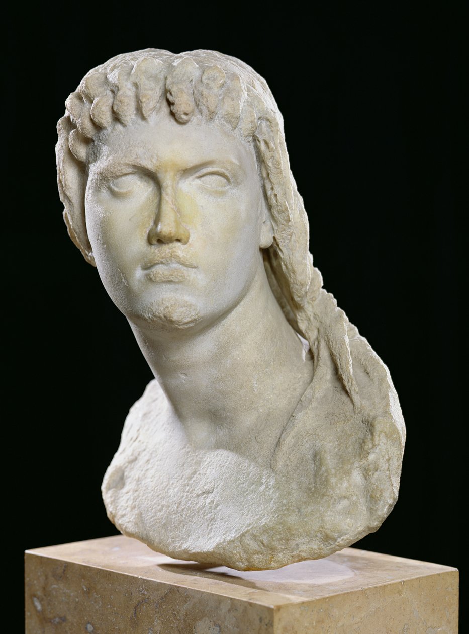 II. Kleopátra (Kr. e. 172-116) vagy lánya, III. Kleopátra (Kr. e. 141-101) mellszobra (márvány) alkotó: Egyptian Ptolemaic Period