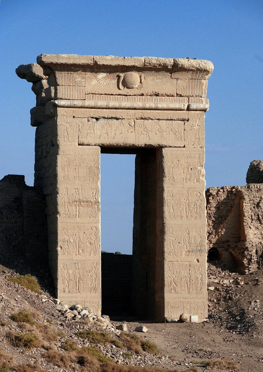Egyiptomi ókor: Kilátás az Északi kapu ívére, Hathor temploma, Dendera, Egyiptom alkotó: Egyptian Ptolemaic Period