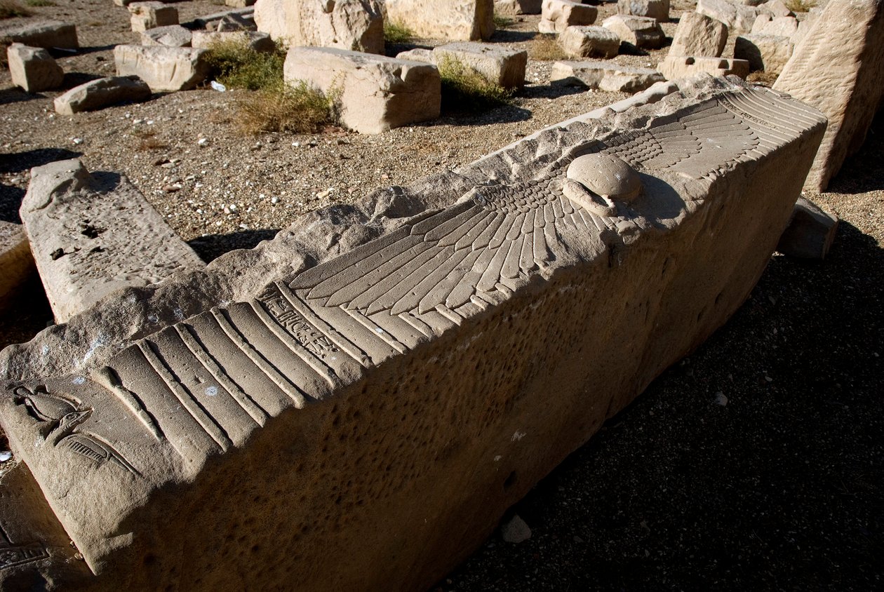 Egyiptomi antik: Hathornak szentelt templom architrave, Dendera, Egyiptom alkotó: Egyptian Ptolemaic Period