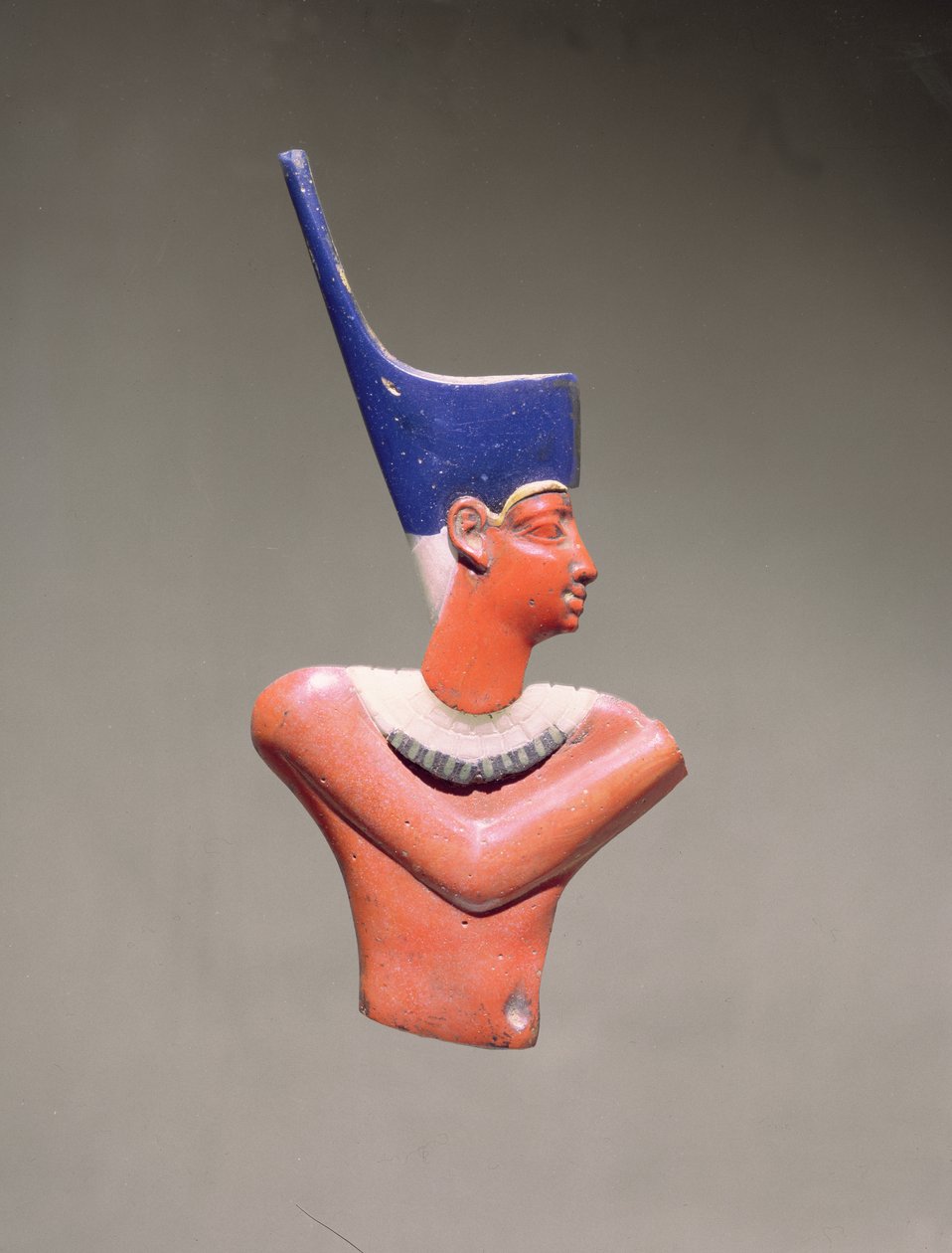Intarziás királyfigura (átlátszatlan üveg, aranyozás nyomaival) alkotó: Egyptian Ptolemaic Period