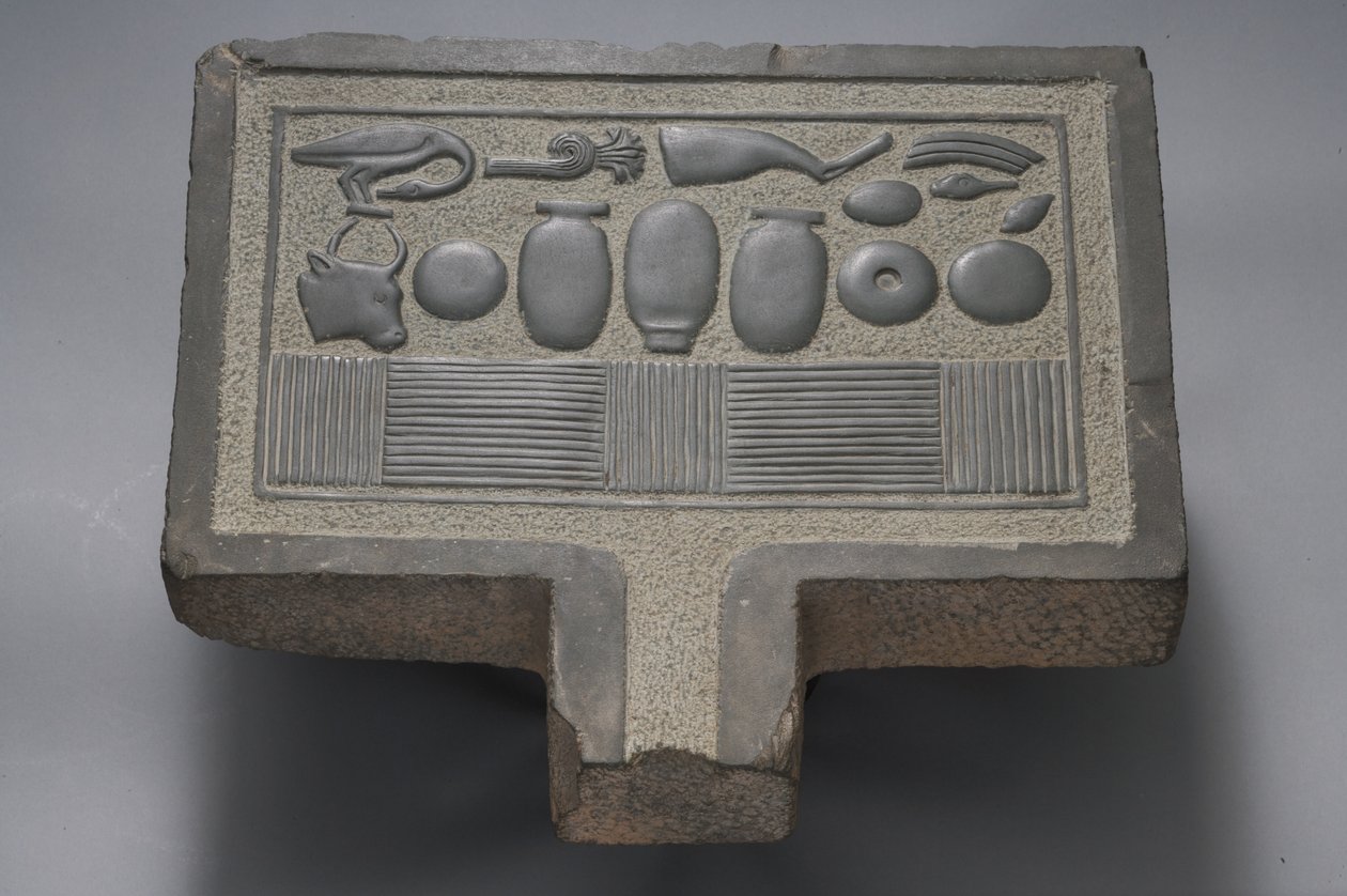Felkínáló asztal (greywacke) alkotó: Egyptian Ptolemaic Period
