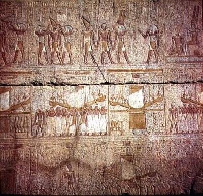 Relief, amely papok által vitt szent csónakokat ábrázol, Fülöp Arrhidaeus (Kr. e. 323-317) makedón dinasztia szentélyéből (gránit). alkotó: Egyptian Ptolemaic Period