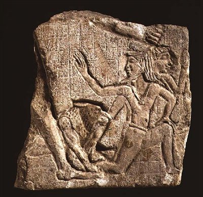 Szobrász modellje, amely egy királyt ábrázol, amint oroszlánnal veri az ellenséget, Kr. e. 400-201 körül (mészkő). alkotó: Egyptian Ptolemaic Period