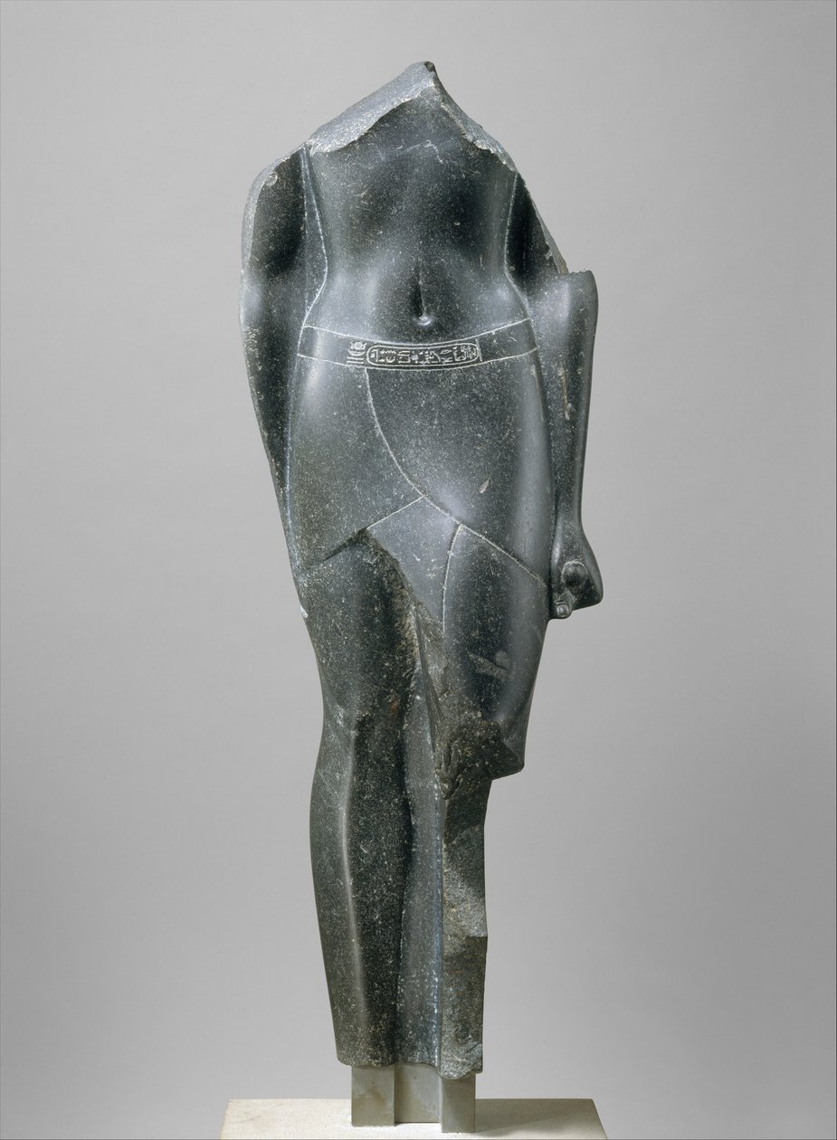 Ptolemaioszi király torzója, késői Ptolemaiosz kartotékaival, ie 80-30 (bazalt) alkotó: Egyptian Ptolemaic Period