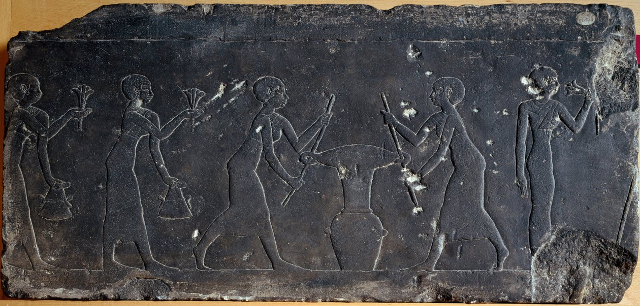 Egyiptomi antikvitás: alacsony domborműves, mészkőből készült, lótuszvirágok préselését ábrázoló lemez, Kr. e. 8-7. század (dombormű) alkotó: Egyptian School