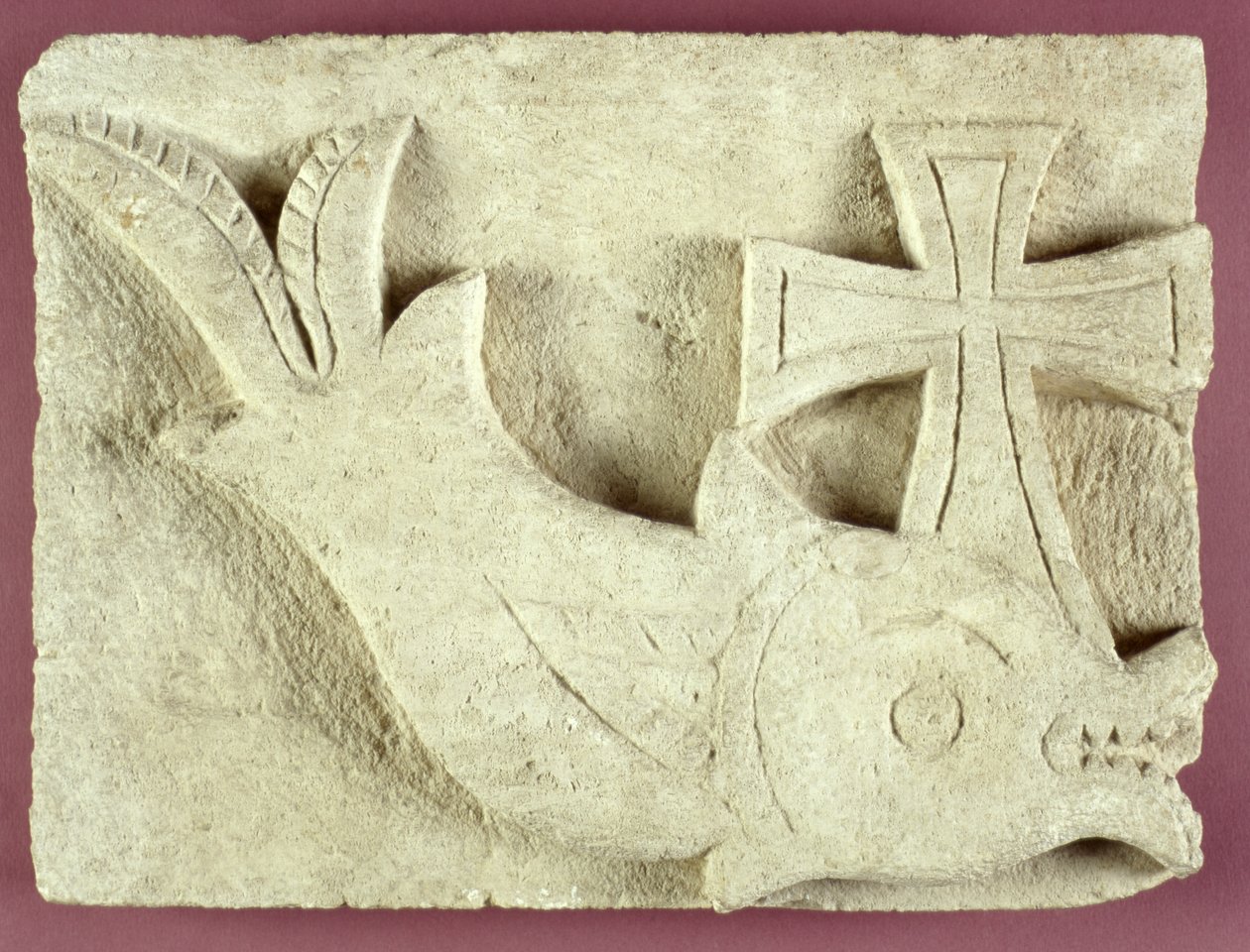 Egy keresztet hordozó delfin domborműve (mészkő) alkotó: Egyptian School