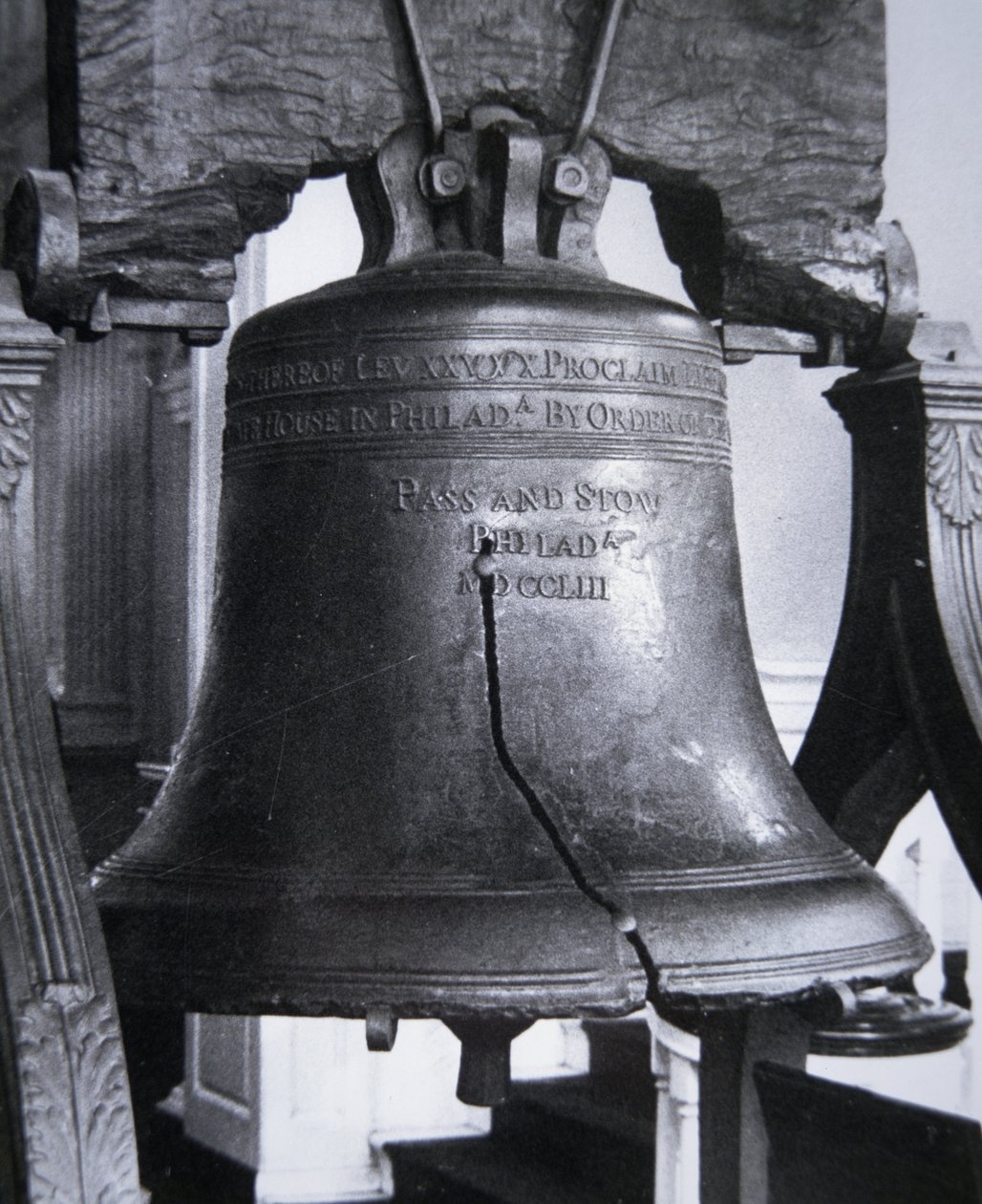 A Liberty Bell, 1752-ben öntött (réz és ón) alkotó: Nicolas d