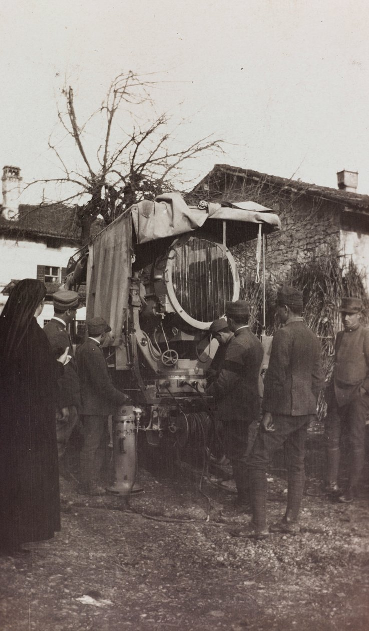 Album az első világháborúról Friuli-Venezia Giuliában: fotoelektromos autó, 1916.04.01. (f/w fotó) alkotó: Elena Bianconcini