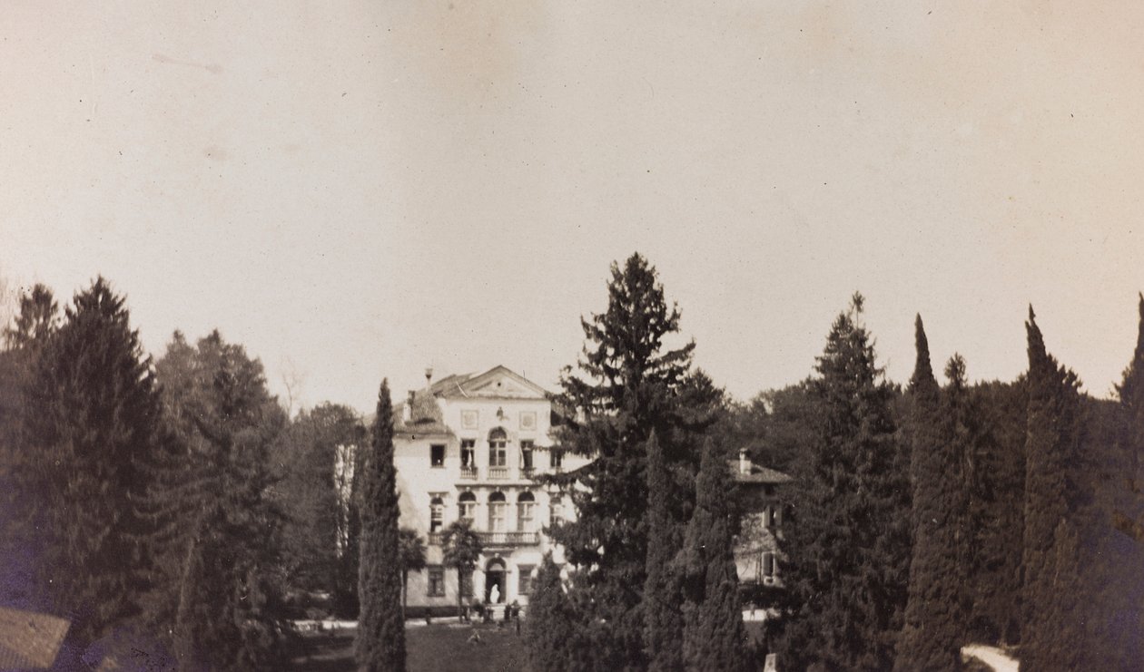 Album az első világháborúról Friuli-Venezia Giuliában: a Soleschiano Manzano-i hadikórház 17-ének otthont adó Villa Brazza képe, a templomtoronyból készült kép, 1916.04.01. (f/w fotó) alkotó: Elena Bianconcini