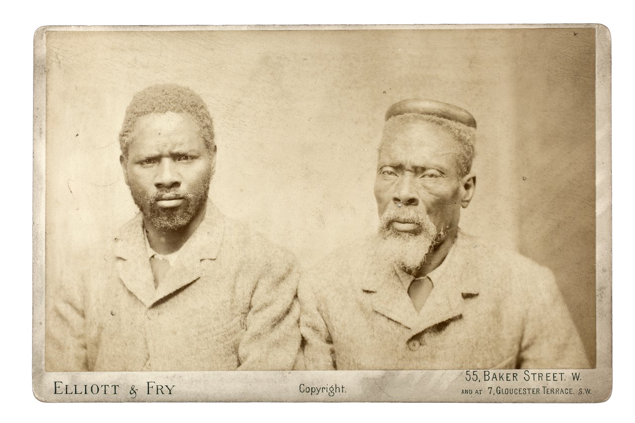 Két zulu férfi, London, 1882 körül (albumin nyomat) alkotó: Elliott und Fry Studio