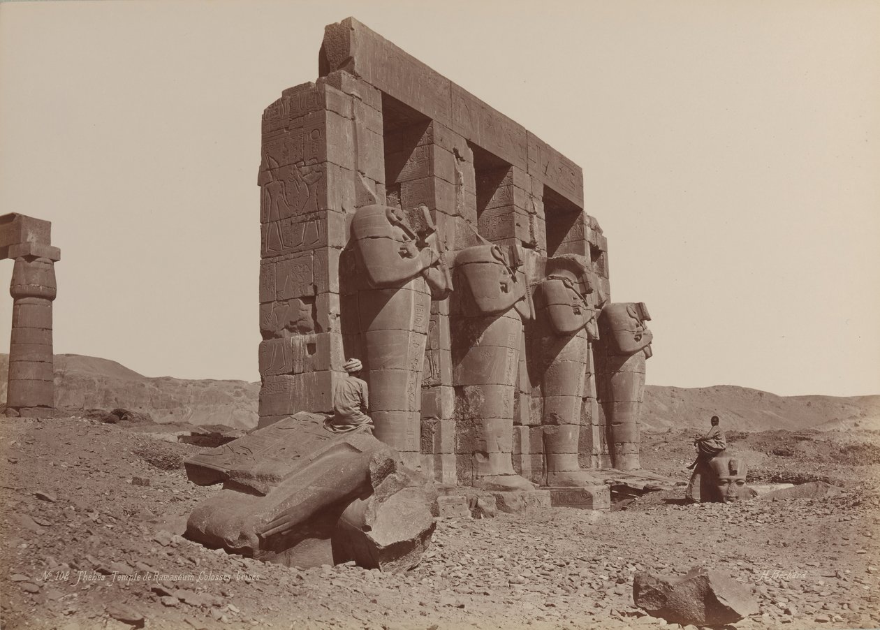 Théba, Ramasseum temploma, összetört kolosszusok, 1870-es évek. alkotó: Émile Béchard