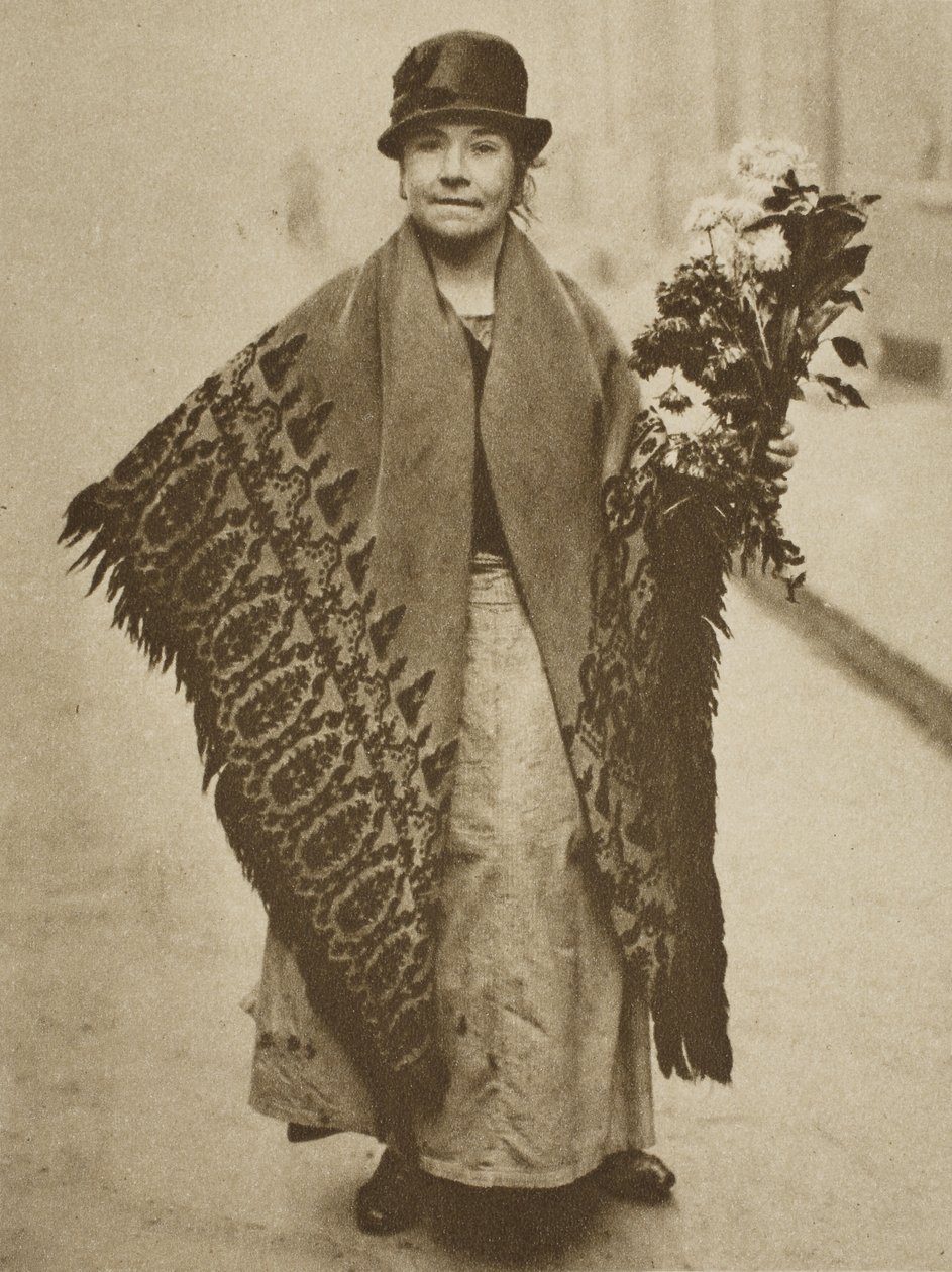 Egy viráglány, Victoria Station (szépia fotó) alkotó: English Photographer