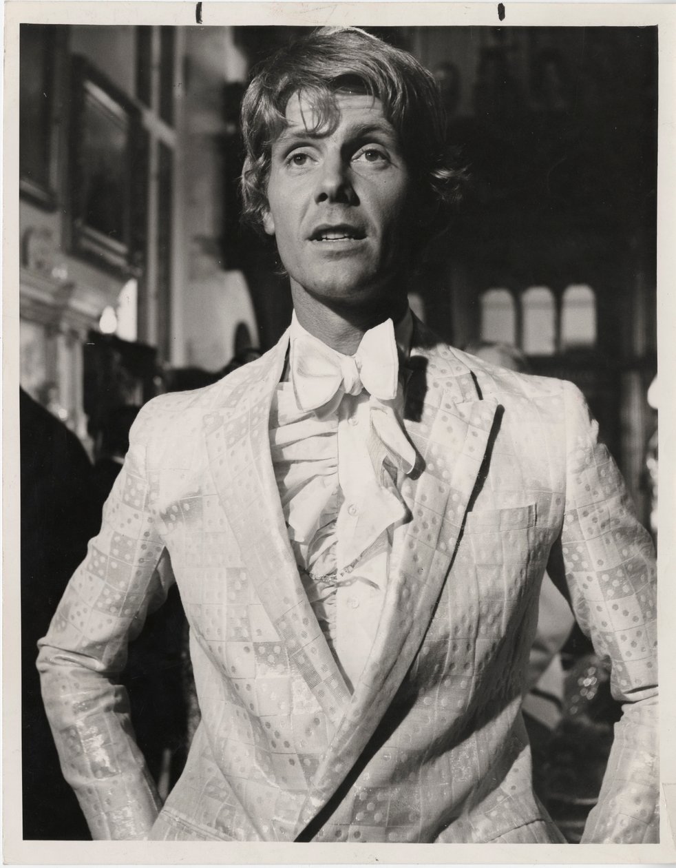 James Fox színész Mr Fish kabátjában, 1968 alkotó: English Photographer