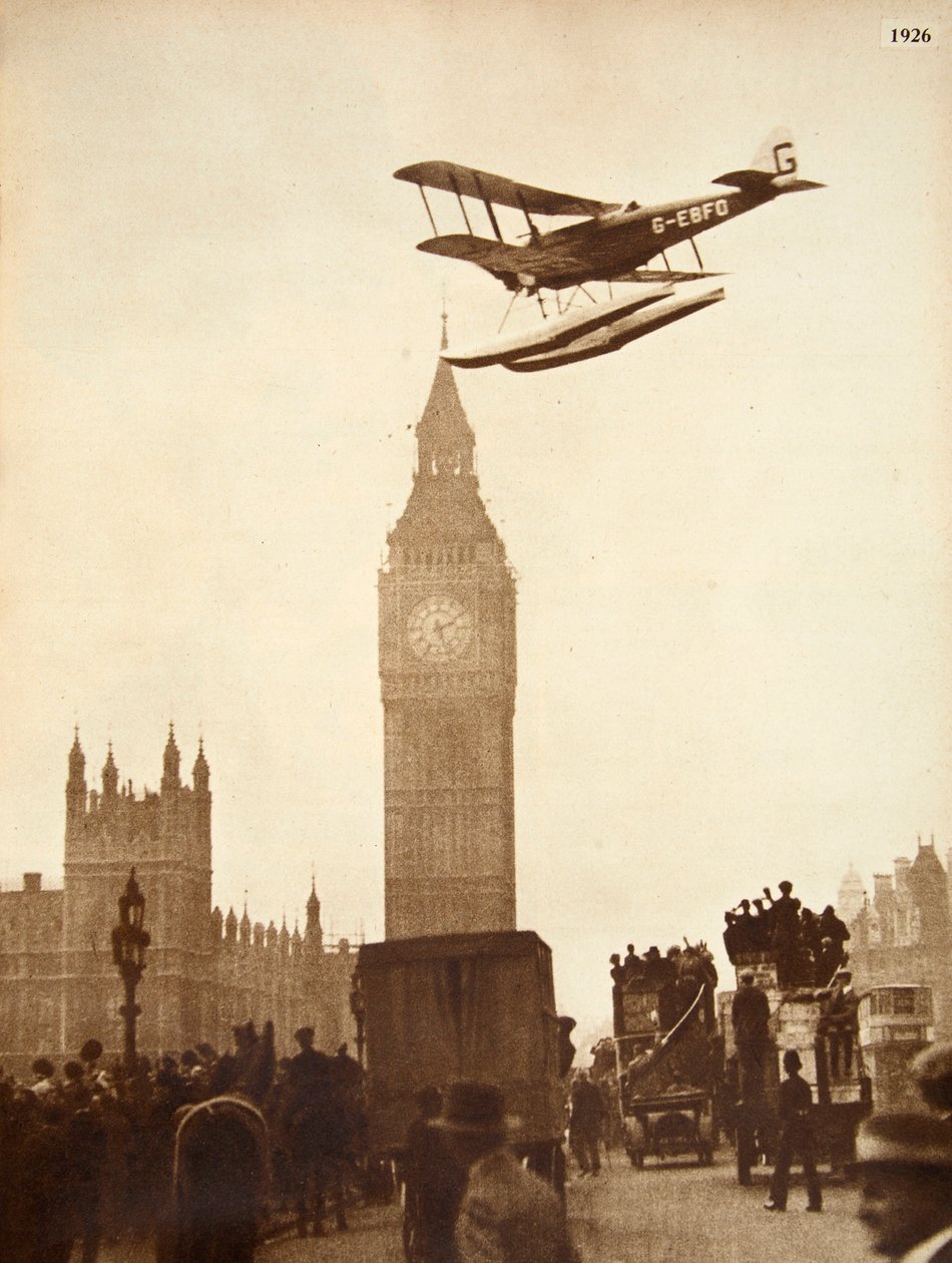 Alan Cobham leszáll a Temzére a londoni Westminsterbe, 1926-ban alkotó: English Photographer