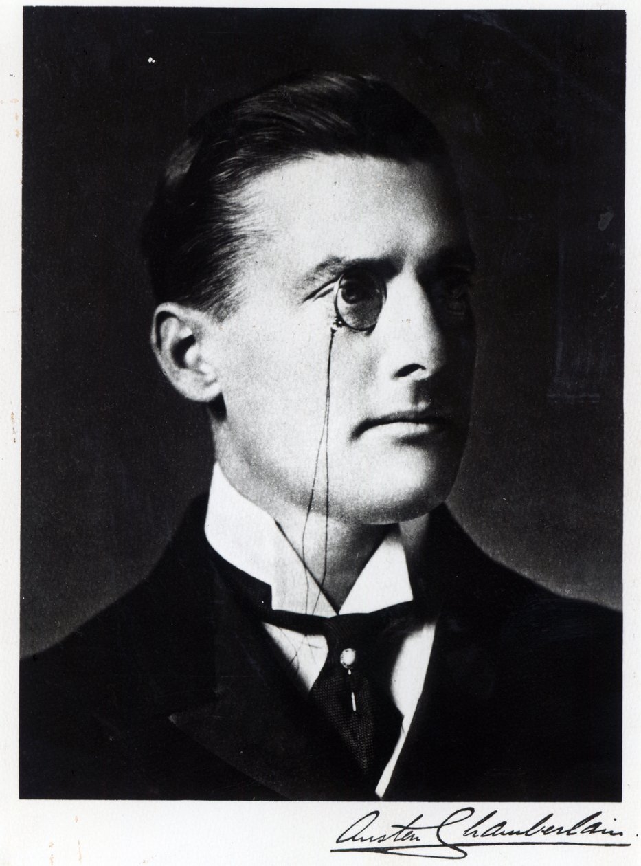 Austen Chamberlain alkotó: English Photographer