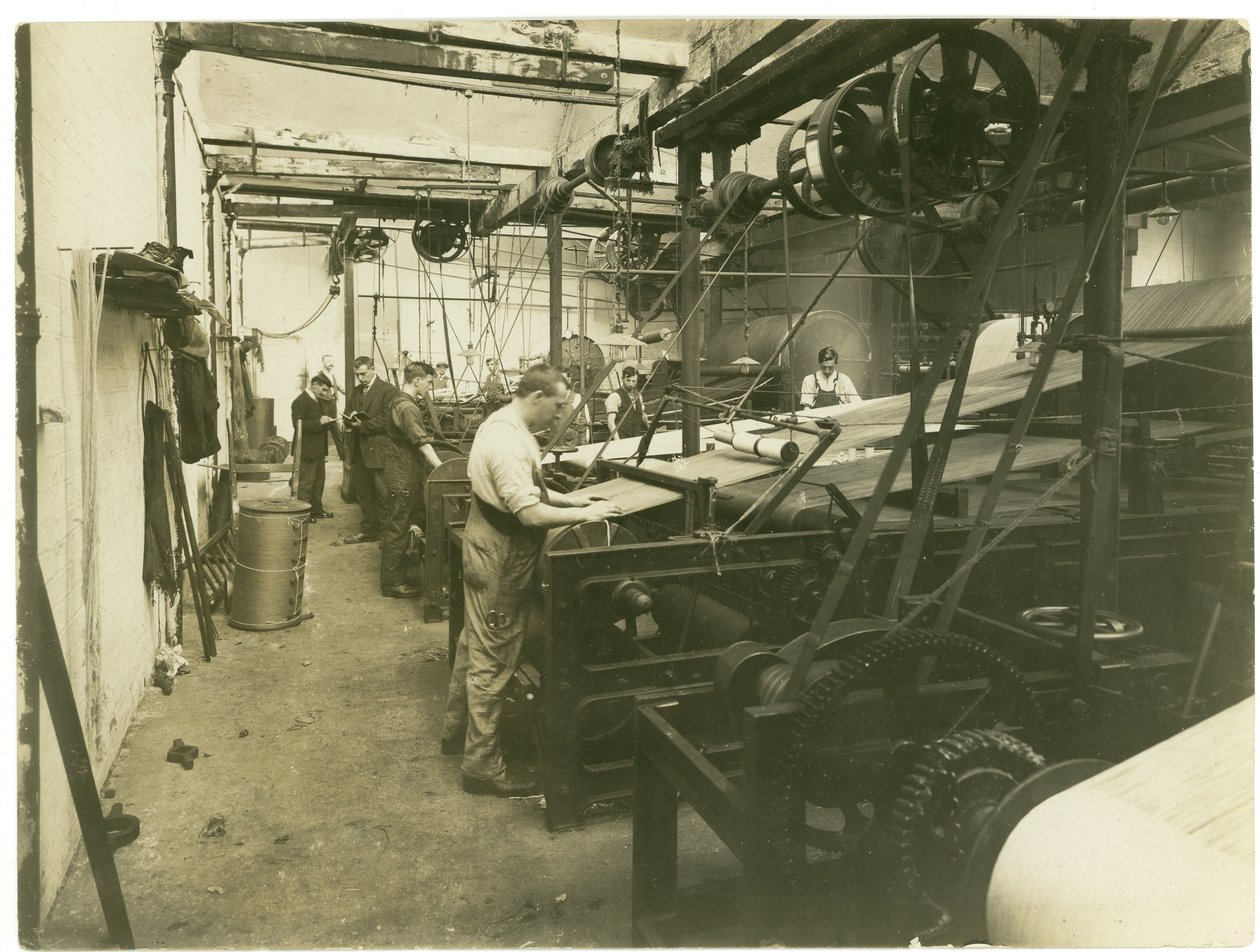 Gerendaszoba egy szőnyeggyárban, 1923 alkotó: English Photographer