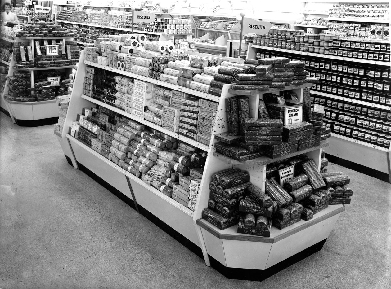 Kekszfolyosó, Woolworths üzlet, 1956 alkotó: English Photographer